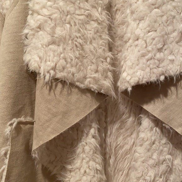 Fur vest - Picture 2 of 3